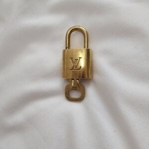🚩🚩NOT FOR SALE Louis Vuitton Padlock and Key🚩🚩